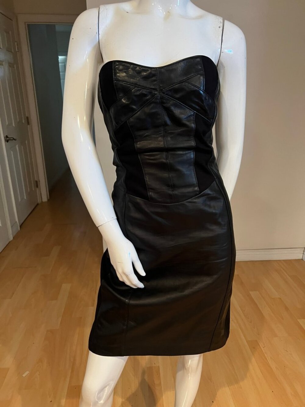 $300 DANIER LEATHER PANEL STRAPLESS BODY CON DRESS SZ 10 US